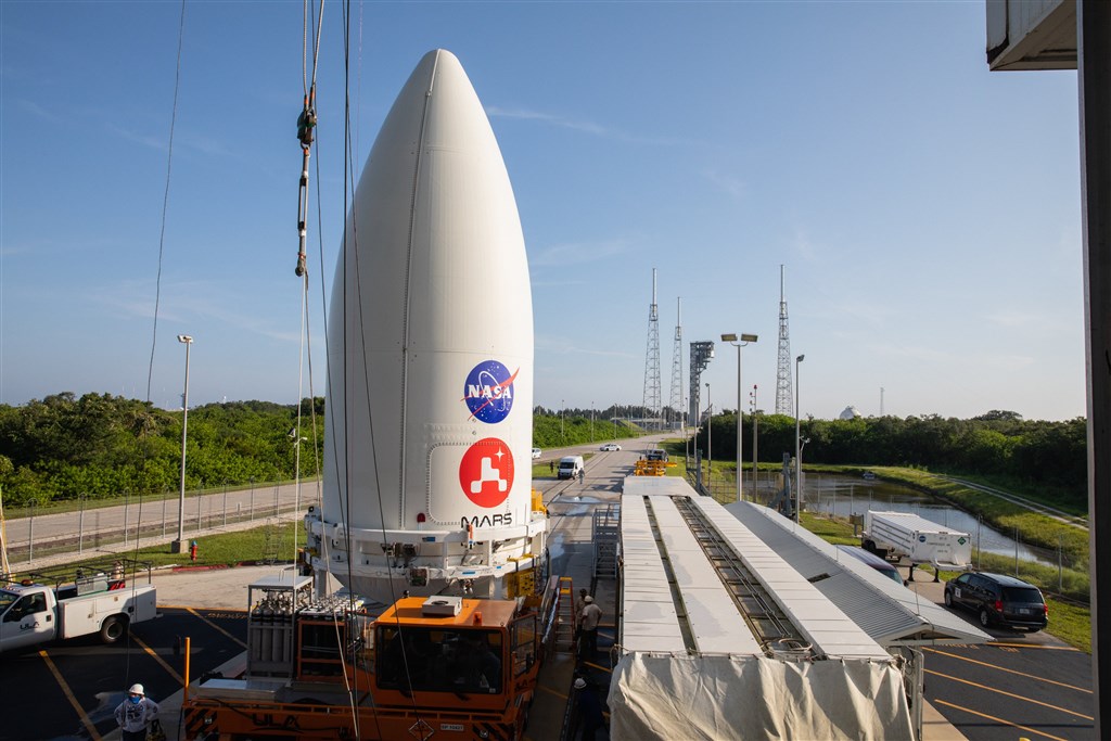 美國國家航空暨太空總署今夏將發送火星探測器「毅力號」,蒐集石頭及土壤樣本,解析火星過去曾有的宜居環境與生命跡象。(圖取自twitter.com/NASAPersevere)