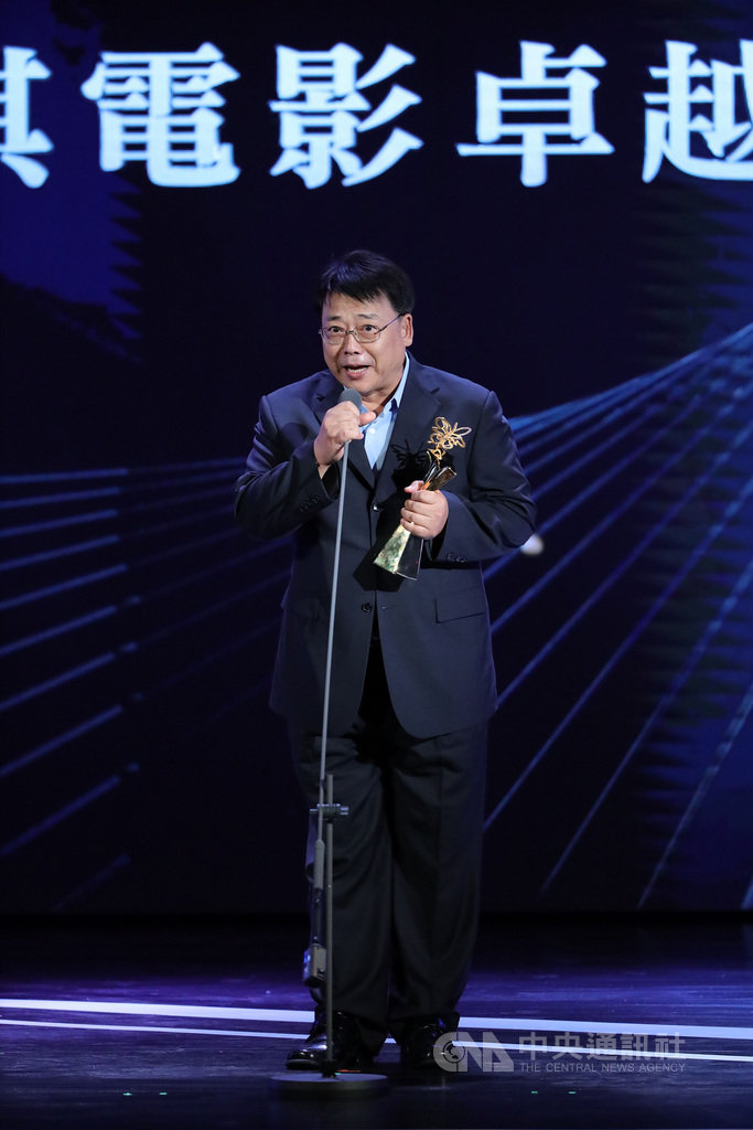 2020台北電影獎頒獎典禮11日晚間在台北盛大舉行,今年楊士琪電影卓越貢獻獎由資深放映師江泰暾獲獎,從事放映工作50年來,江泰暾秉持專業完成每項任務,讓電影人及影展工作者感謝與敬重。(台北電影節提供)中央社 109年7月11日