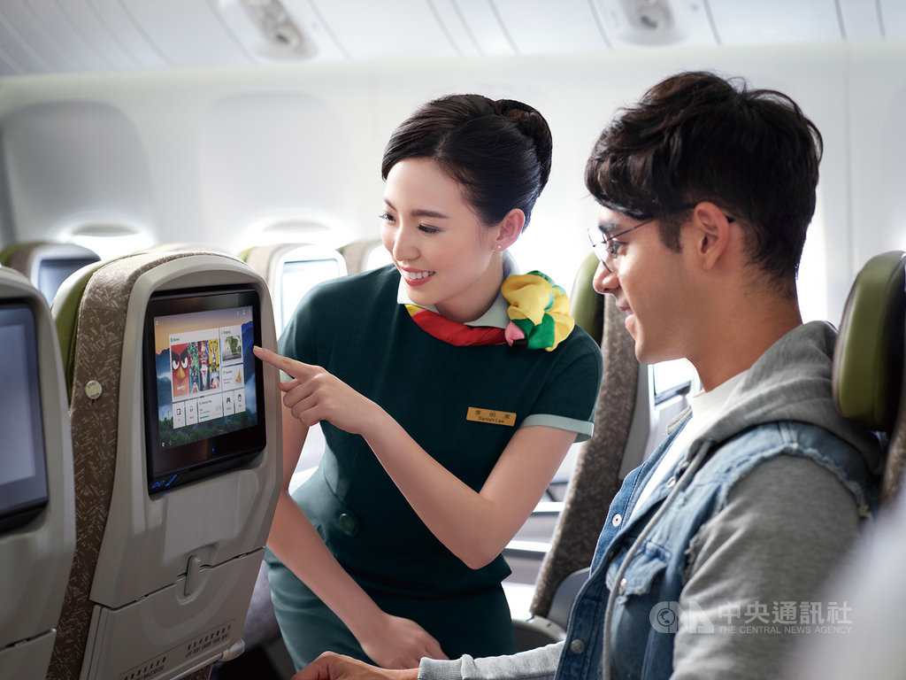 長榮航空今年獲美國著名旅遊雜誌Travel+Leisure評選為2020全球最佳國際線航空公司第4名,許多參加票選的旅客讚許長榮航空的服務品質、機上餐點及豪華經濟艙。(長榮航空提供)中央社記者汪淑芬傳真 109年7月12日