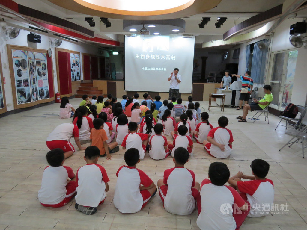 為推廣生物多樣性保育觀念,台北市動保處與台北市七星生態保育基金會合作,將在8、9月舉辦推廣培訓工作坊,增加民眾對生物多樣性的認識及重視。(台北市動保處提供)中央社記者黃麗芸傳真 109年7月12日