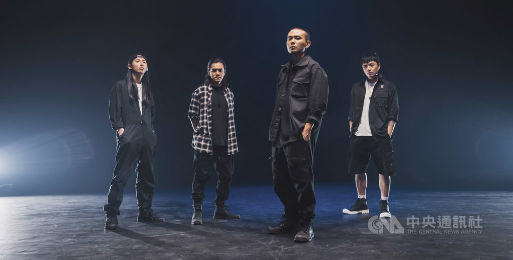滅火器樂團以單曲「雙城記」獲選中華音樂人交流協會「十大單曲」獎項,特別感謝香港作詞人林夕寫詞。(火氣音樂提供)中央社記者葉冠吟傳真 109年7月12日