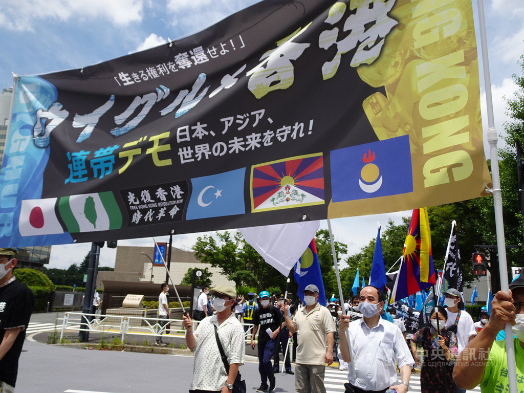 在日本的香港人、維吾爾人12日於東京舉行反中國共產黨的聯合大遊行,有日本民間團體負責人呼籲台日聯手抗中,支持香港、維吾爾人。中央社記者楊明珠東京攝 109年7月12日