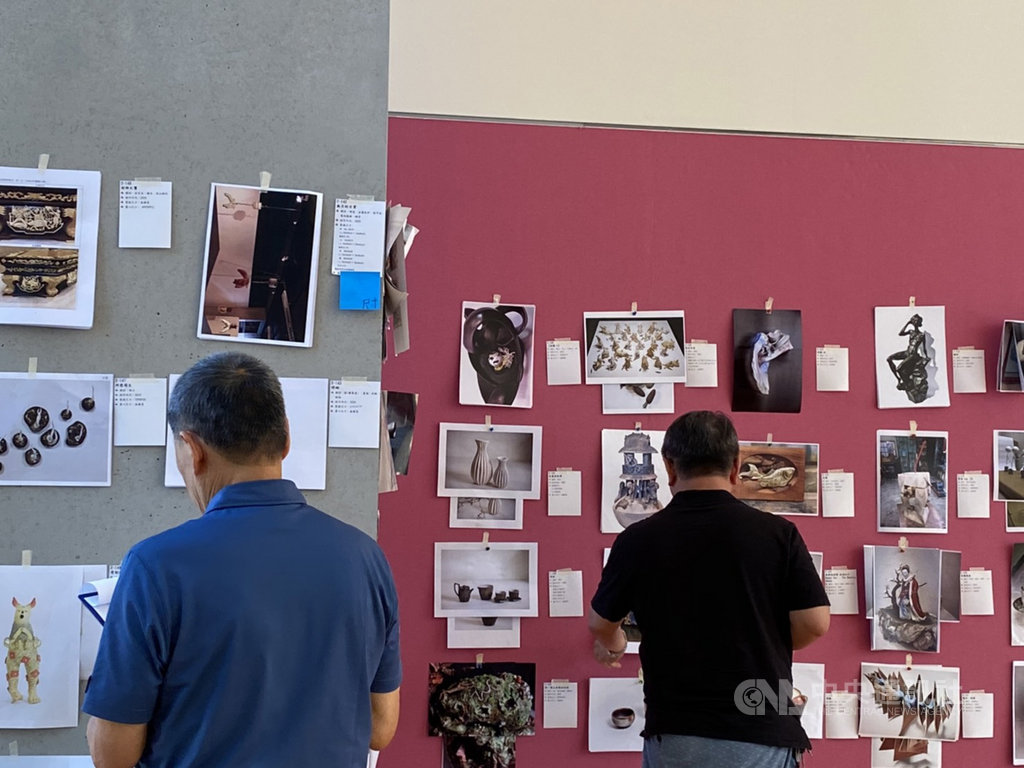 一年一度的屏東美展今年參賽件數爆量,全國各地共有630件作品,較去年增加1倍,也創下歷年新高,縣府文化處認為,因武漢肺炎疫情無法出遊,讓更多人投入創作。(屏東縣政府文化處提供)中央社記者郭芷瑄傳真 109年7月13日