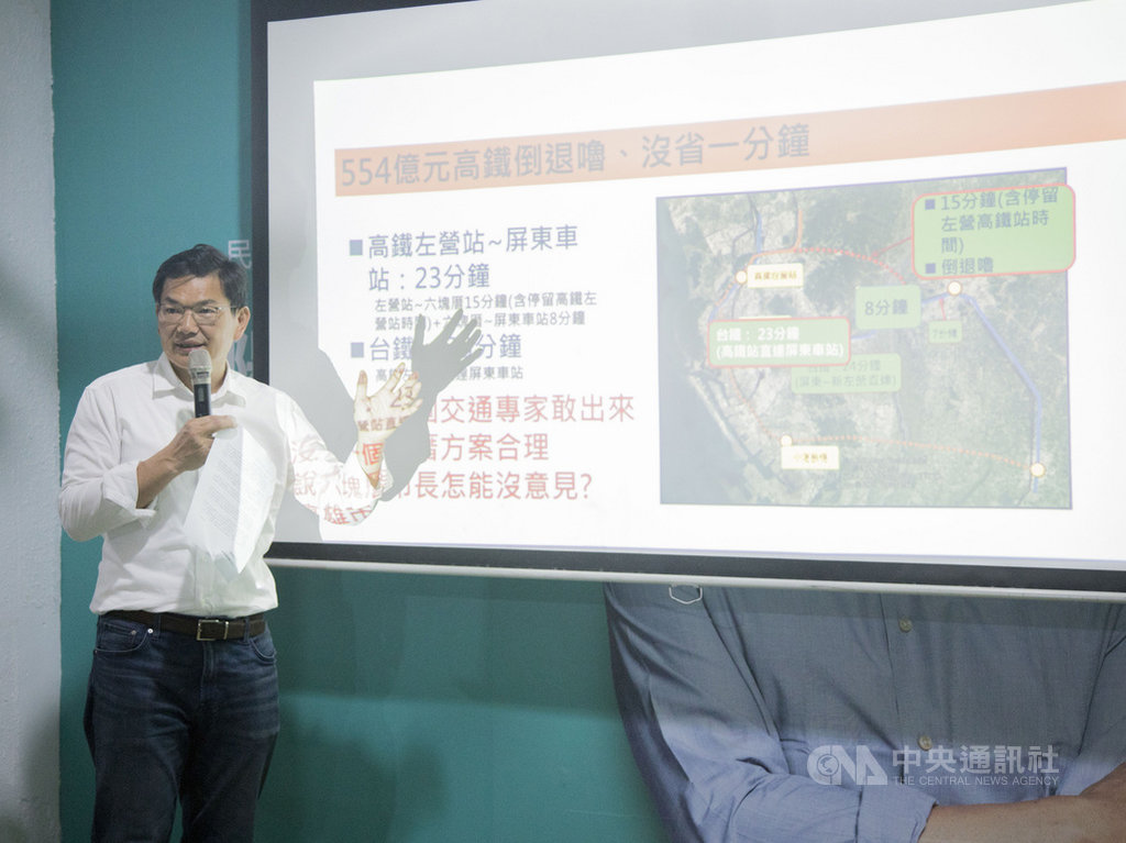 民眾黨提名高雄市長補選參選人吳益政13日針對「高鐵南延」議題提出質疑,指目前研擬的「高鐵延伸屏東六塊厝」方案有很多疑慮,並主張「高鐵延伸小港」政見。(吳益政辦公室提供)中央社記者王淑芬傳真 109年7月13日