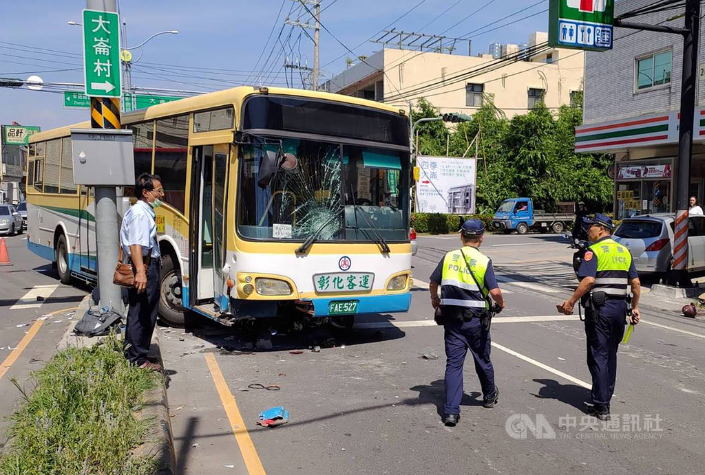 機車公車擦撞女騎士被輾送醫不治 社會 中央社cna