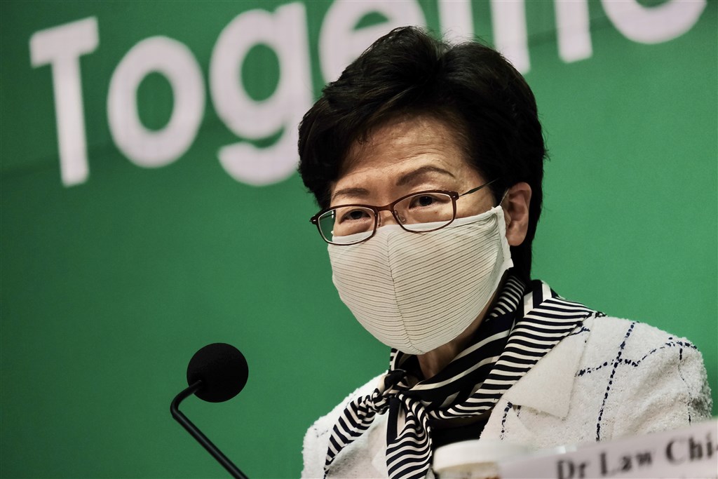 香港行政長官林鄭月娥13日晚間指稱,泛民主派舉行的立法會議員選舉初選,或許構成「港區國安法」法條中的罪行。(中新社提供)