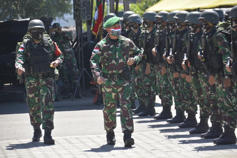 印尼最近爆發兩起軍校的武漢肺炎群聚感染,共有超過1300人確診。(圖取自facebook.com/TNIAngkatanDarat)