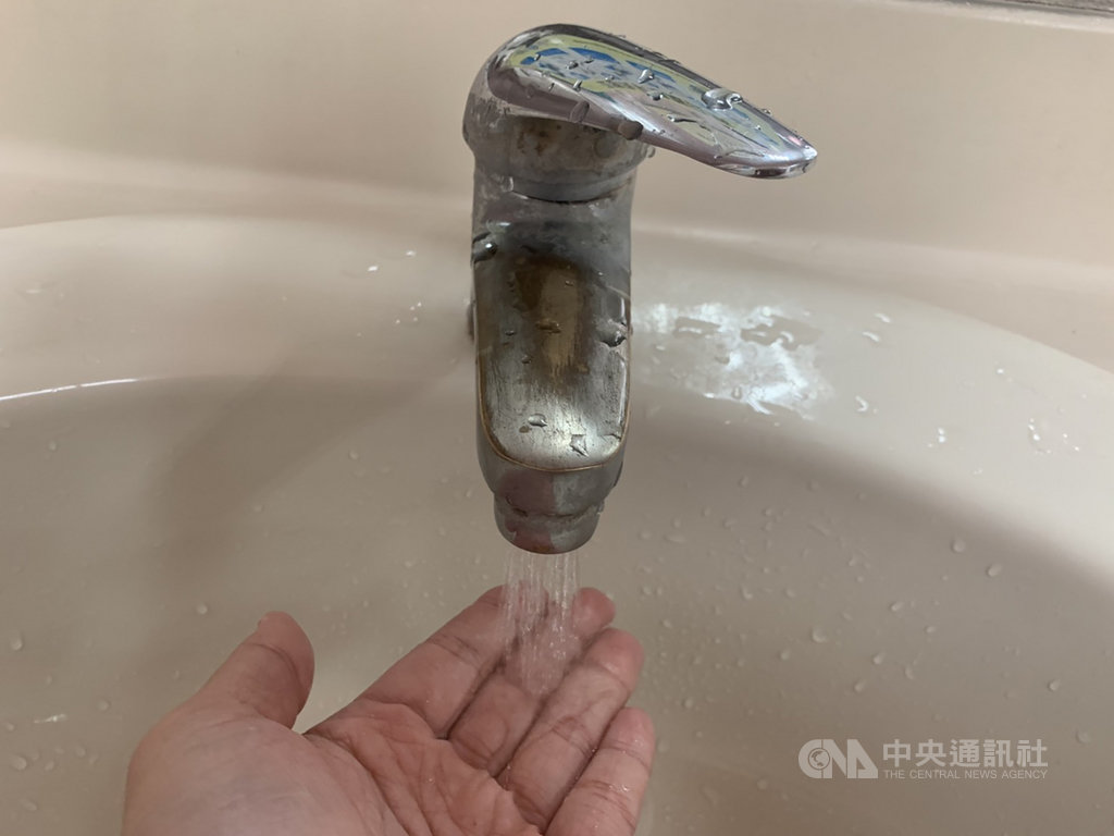 台灣自來水公司為進行管線汰換工程,15日上午9時至下午4時,新竹縣竹東鎮將有8個里會進行停水、減壓,恐會影響民眾用水,請民眾先儲水備用。中央社記者郭宣彣攝 109年7月14日