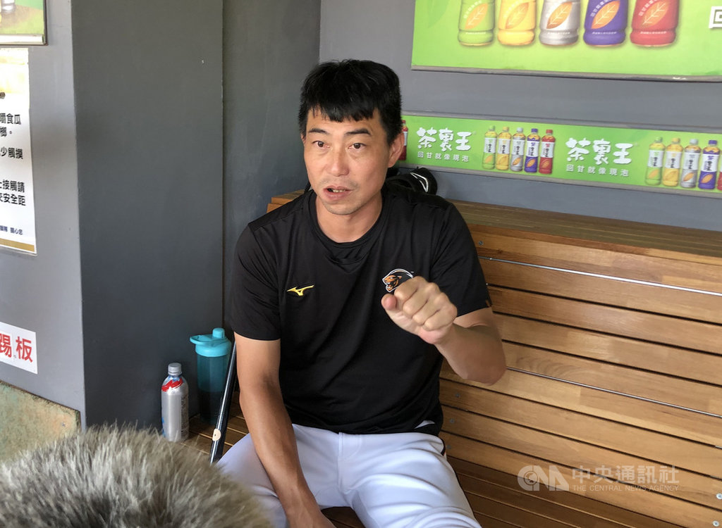 中華職棒統一獅隊代理總教練林岳平14日受訪被問及對選秀想法,他說,好的球員,球探、球團一直都有在注意,目前開會初列鎖定15名好手,將以內野和投手為補強目標。中央社記者謝靜雯攝 109年7月14日