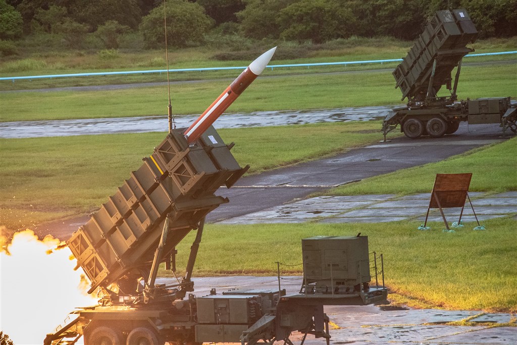 空軍防空部射擊愛國者二型防空飛彈。(國防部提供)