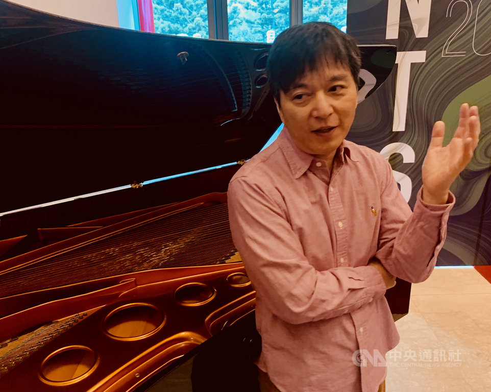 國立台灣交響樂團新樂季節目正式出爐,首席客席指揮水藍15日表示,新樂季將以「貝多芬系列」、「大自然系列」與「大師與名作系列」3大系列為主軸,展現樂團與古典音樂史的呼應與創新。中央社記者趙靜瑜攝 109年7月15日