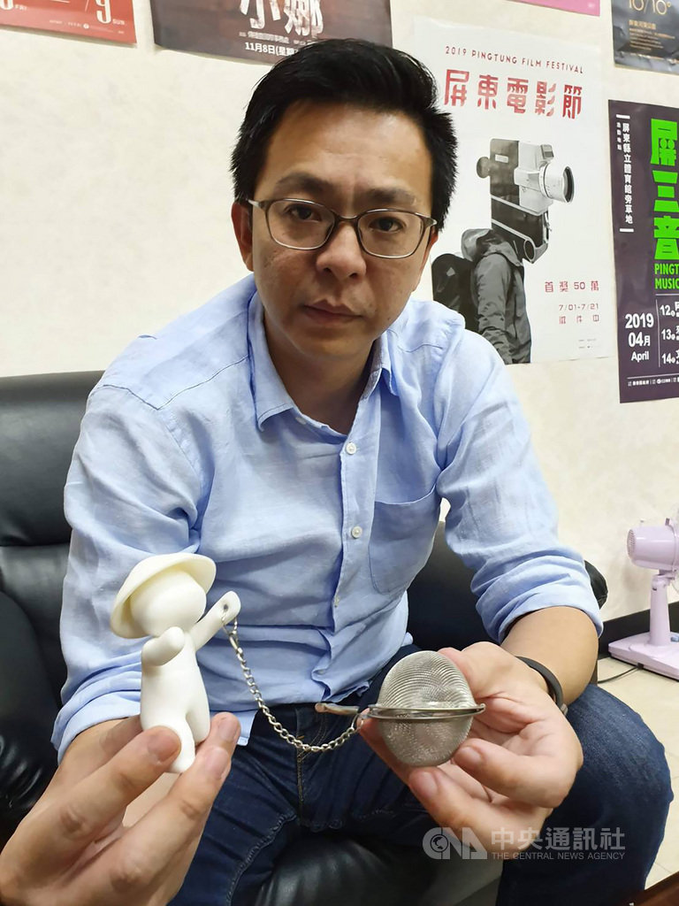 屏東縣政府近日傳出人事改組,縣長潘孟安愛將、傳播暨國際事務處長黃建嘉(圖)已向潘孟安請辭,但尚未獲准。黃建嘉16日受訪證實有提出辭呈。中央社記者郭芷瑄攝 109年7月16日