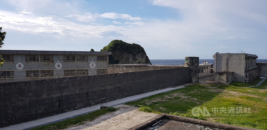 國家人權博物館館長陳俊宏表示,下一階段綠島紀念園區(圖)將進行景觀工程修復,要把園區空間回復到1950年、1970年代的歷史氛圍,留下台灣珍貴的黑暗遺產。中央社記者鄭景雯攝 109年7月19日