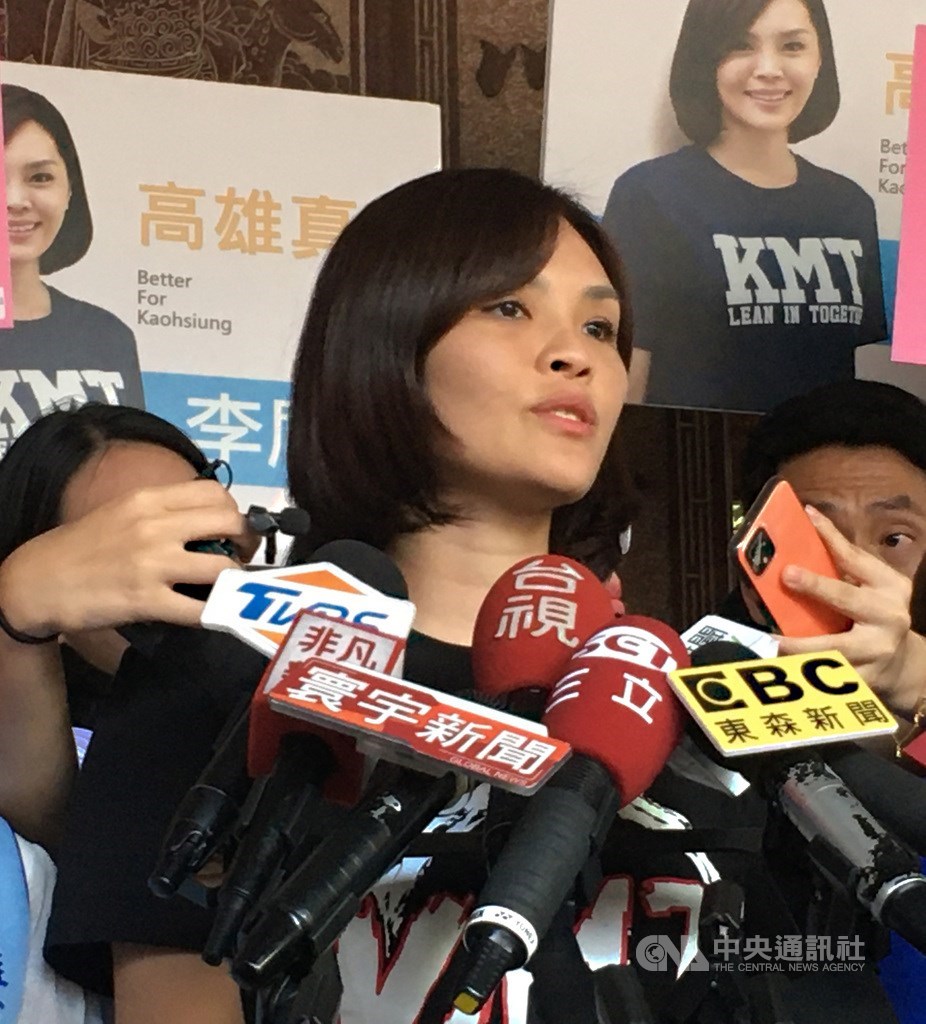 對於高雄市長參選人李眉蓁(前)碩士論文爭議,中山大學中國與亞太區域研究所長張顯超23日回應多次嘆氣說,這事件讓大家難過、遺憾,未來會更嚴謹審論文。(中央社檔案照片)