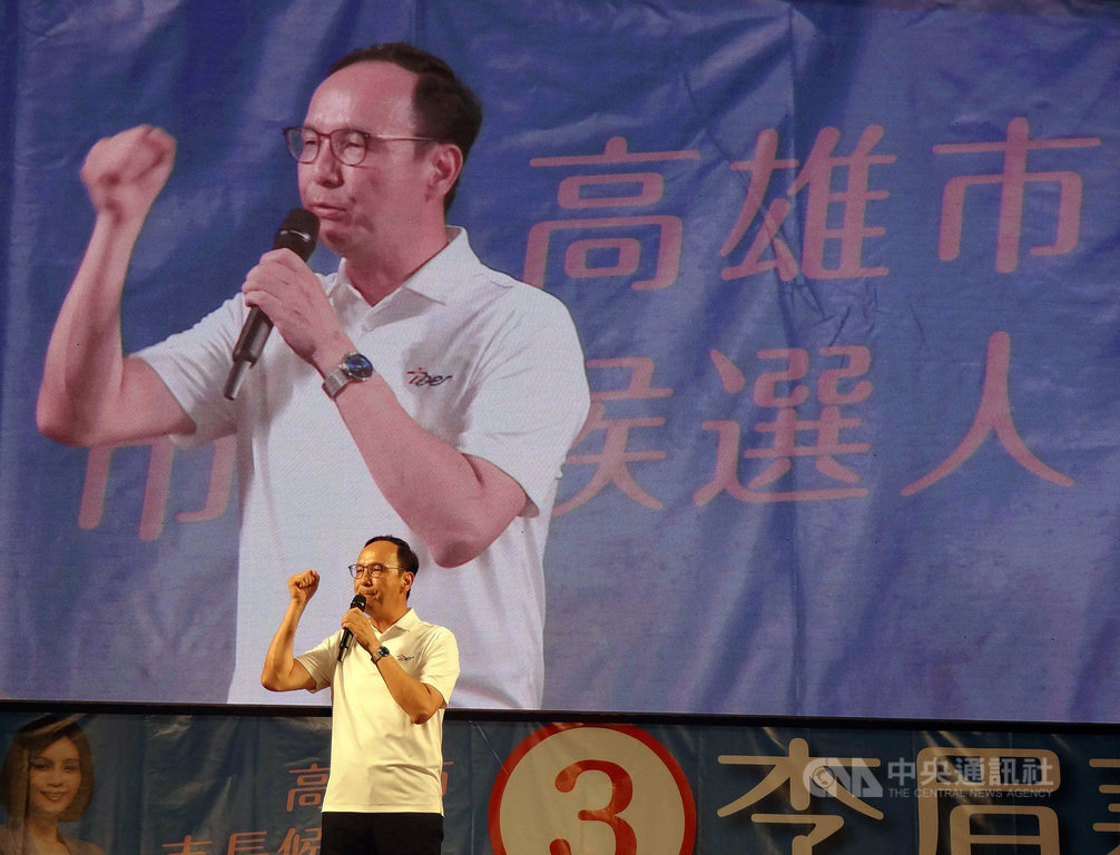 國民黨高雄市長補選參選人李眉蓁25日舉辦競選總部成立大會,前黨主席朱立倫(圖)南下站台助陣,籲市民全力支持李眉蓁當選。中央社記者陳朝福攝 109年7月25日