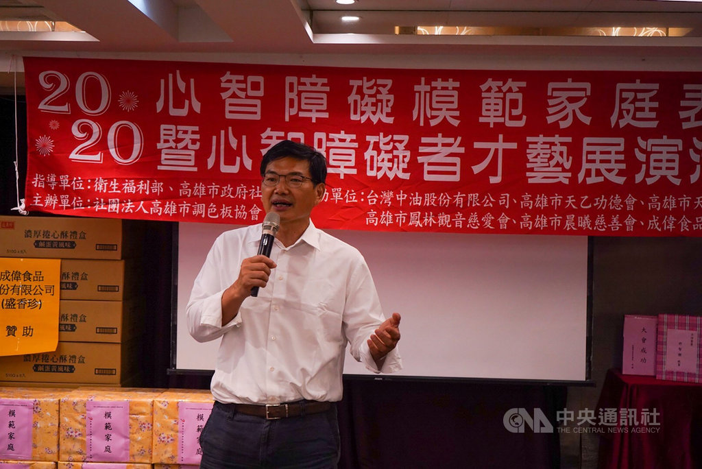 繼國民黨高雄市長補選參選人李眉蓁之後,市議員李雅靜論文口試委員也遭質疑。民眾黨市長參選人吳益政(圖)說,口委雖未必是學者,「專家還是需要有相關性及公益性,我覺得這一點和一般人印象有點落差」。(吳益政競辦提供)中央社記者王淑芬傳真 109年7月26日