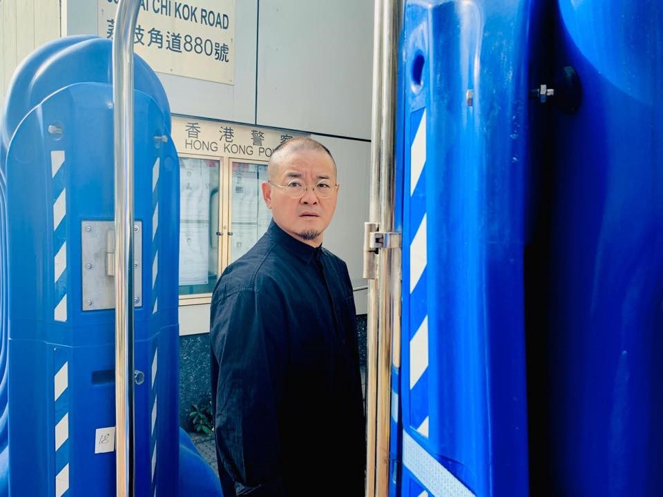 曾參與「占中運動」的泛民主派立法會議員邵家臻27日接獲香港浸會大學通知,講師職位不續聘,他質疑校方政治打壓。(圖取自facebook.com/bottleshiukachun)