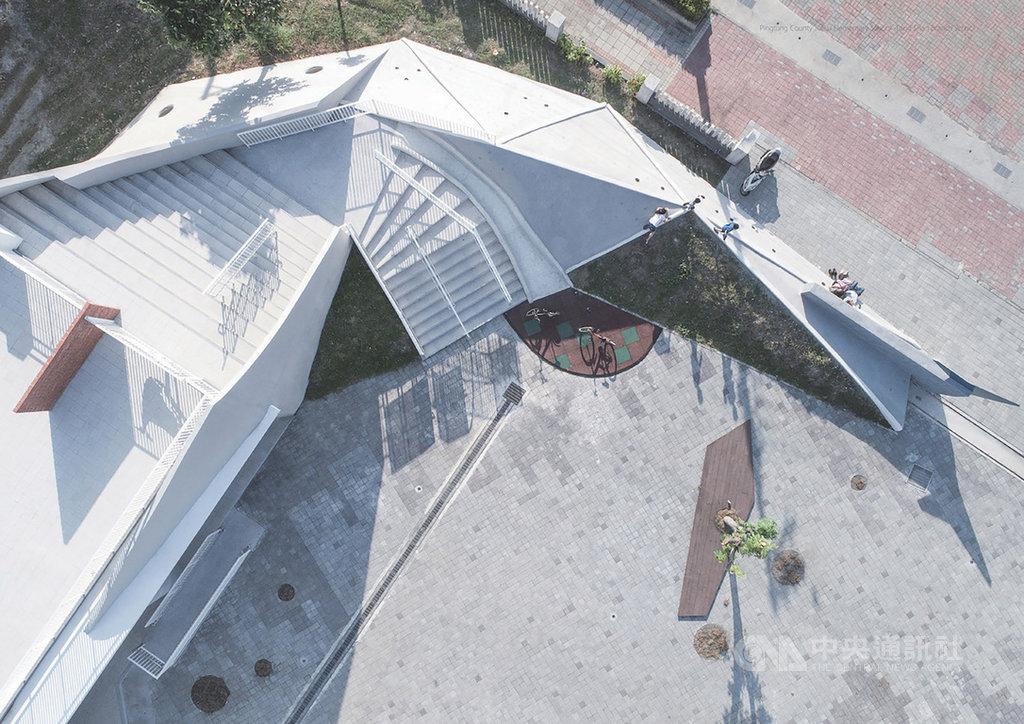 2020第5屆ADA新銳建築獎入圍作品29日公布,建築師黃卓仁與丁尺建築師事務所設計的「鯨魚小學校」獲選,作品基地位於屏東縣加祿國小枋山分校。(ADA新銳建築獎提供)中央社記者鄭景雯傳真 109年7月29日