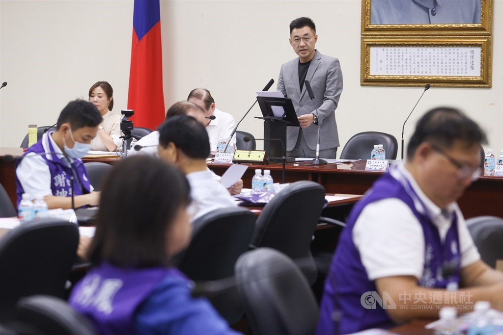 國民黨29日召開中常會,會中對於是否廢考監有兩派意見,不過,與會人士表示,多數人仍支持順應民意廢考監,國民黨高層也定調國民黨的立場是「廢院不廢權」。中央社記者謝佳璋攝 109年7月29日
