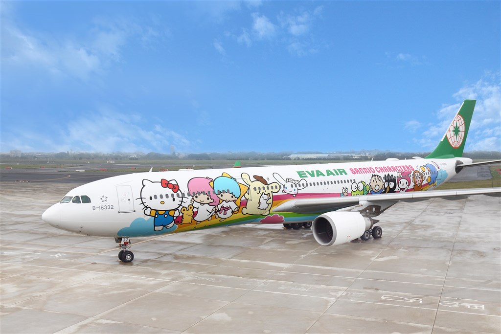 民航局29日核准長榮航空申請8月8日飛行類出國航班,由Hello Kitty彩繪機執飛。(長榮航空提供)