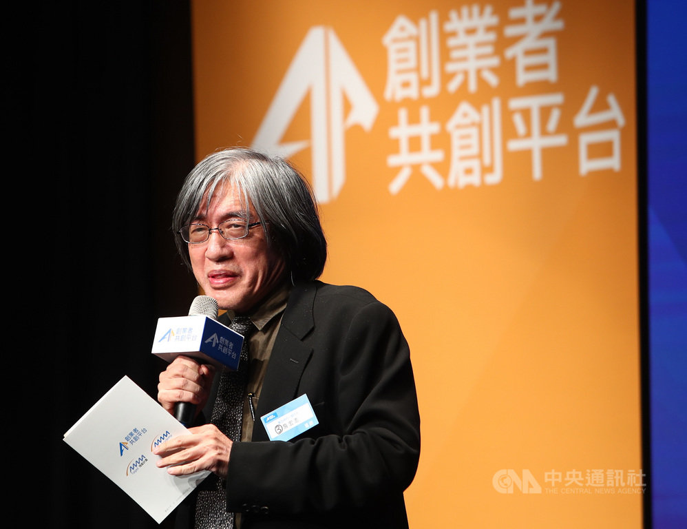 PChome Online網路家庭董事長詹宏志29日晚間在台北出席創業者共創平台基金會成立晚會,致詞時表示,這個組織將使社會擁有源源不絕的新生力量。中央社記者王騰毅攝 109年7月29日