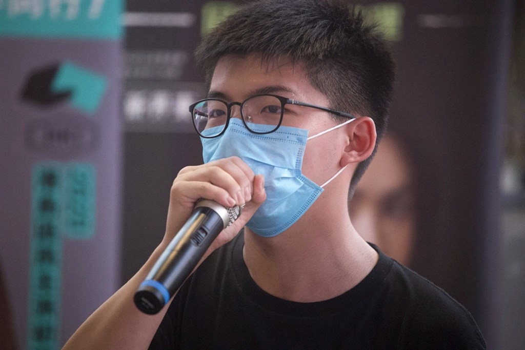 香港12名泛民主派立法會選舉參選人30日被裁定提名無效,失去參選資格,當中包括黃之鋒(圖)、楊岳橋和郭榮鏗。(圖取自facebook.com/joshuawongchifung)