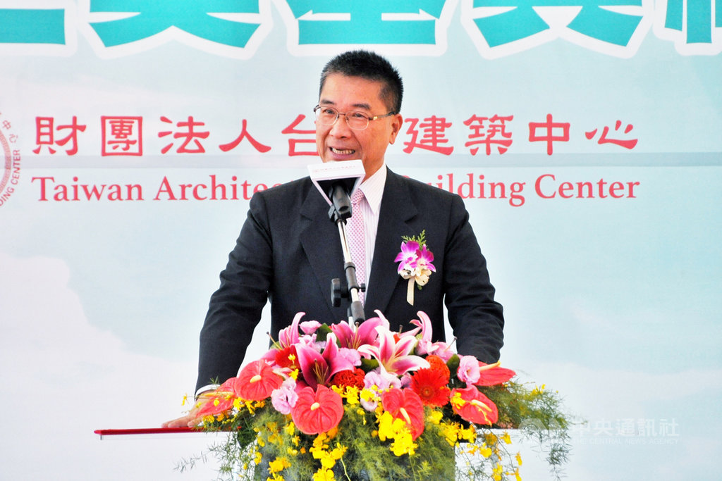 財團法人台灣建築中心斥資新建桃園材料實驗室,內政部長徐國勇31日出席動土典禮致詞,希望桃園材料實驗室落成啟用後能帶動台灣綠建築、智慧建築與防火建材的進步。中央社記者吳睿騏桃園攝 109年7月31日