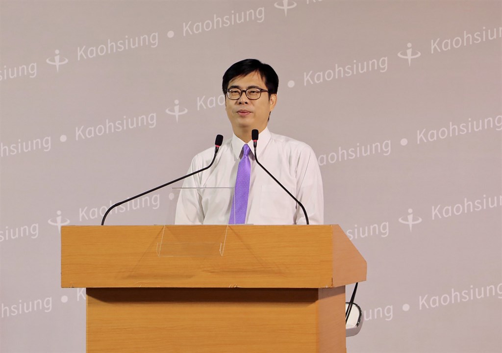 第3屆高雄市長補選公辦電視政見會1日下午登場,民進黨候選人陳其邁會中表示,會延續中央防疫國家隊經驗,允諾推動橋頭科學園區並串聯未來台南、高雄的科技走廊,加速高雄科技產業發展等,也要大力發展亞洲新灣區,引進會展、郵輪、文創、數位等新興產業。(高雄市選舉委員會提供)中央社 109年8月1日