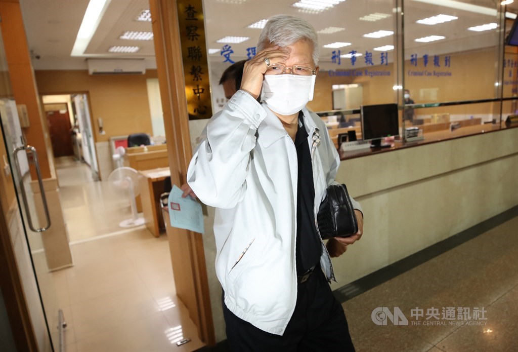 北檢偵辦立委涉嫌收賄案,7月31日在無黨籍立委趙正宇家中查扣新台幣920萬元現金;涉嫌行賄趙正宇的殯葬業者陳明瀚(圖)於1日訊後以新台幣30萬元交保。中央社記者張新偉攝 109年8月1日