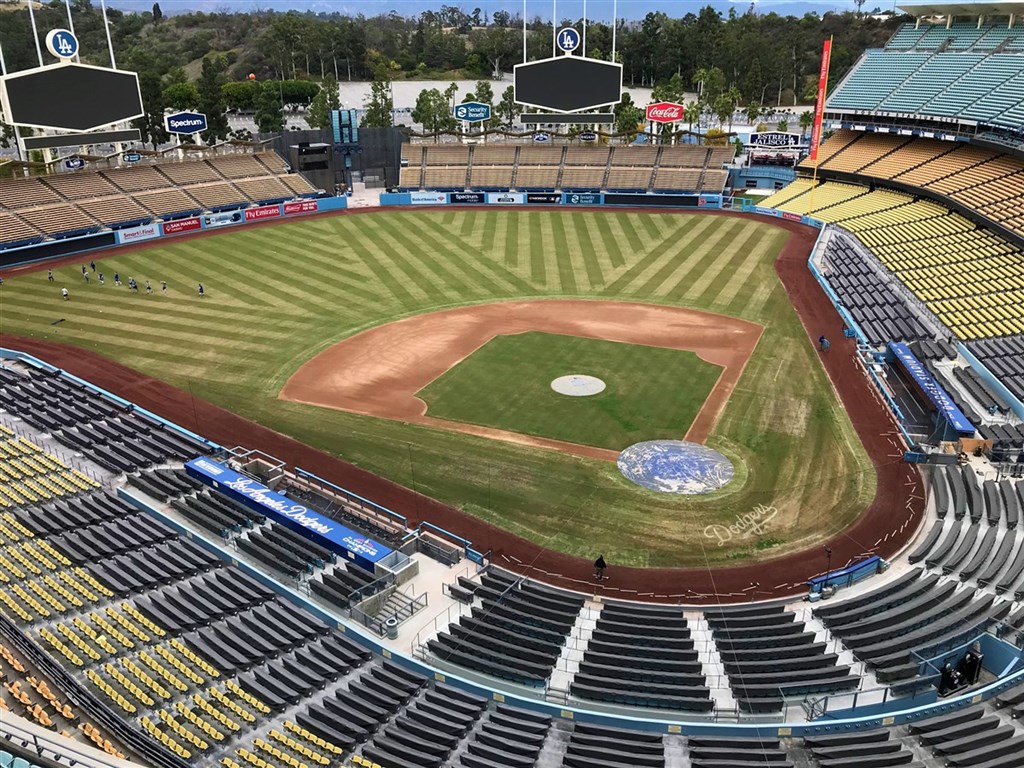 由於美國職棒大聯盟MLB的球隊頻傳染疫,有媒體報導,MLB可能最快4日宣布球季結束。圖為道奇隊球場。(中央社檔案照片)