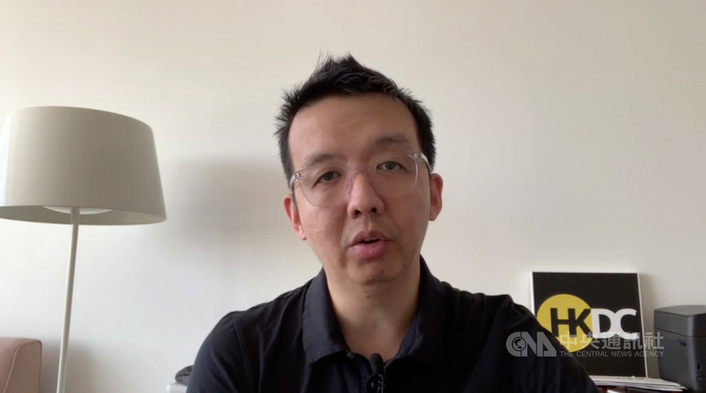 美籍港人朱牧民1日接受中央社專訪表示,連擁有美國公民身分的他都因港區國安法遭港警通緝,突顯美國提供港人庇護、加速他們移民美國的重要性。圖為視訊專訪畫面。中央社記者徐薇婷攝 109年8月2日
