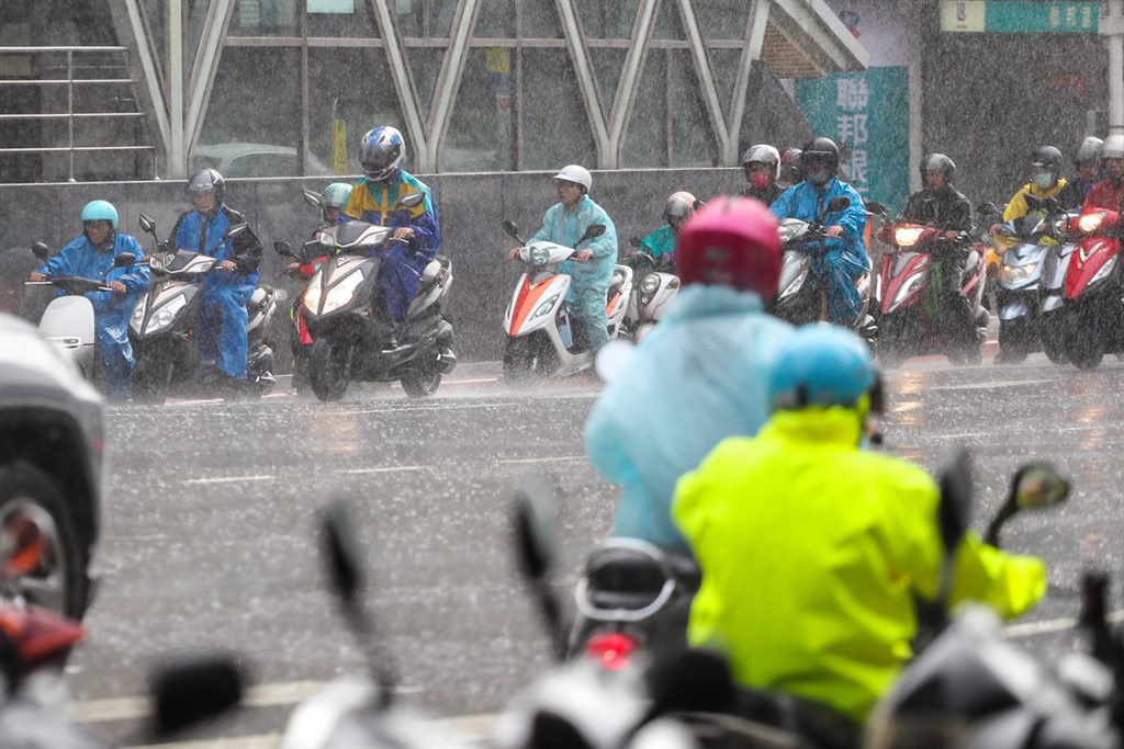 颱風哈格比3日挾驚人雨勢襲台,台北市水利處指出,大南抽水站與社子島抽水機短暫發生的狀況都已修復。(中央社檔案照片)