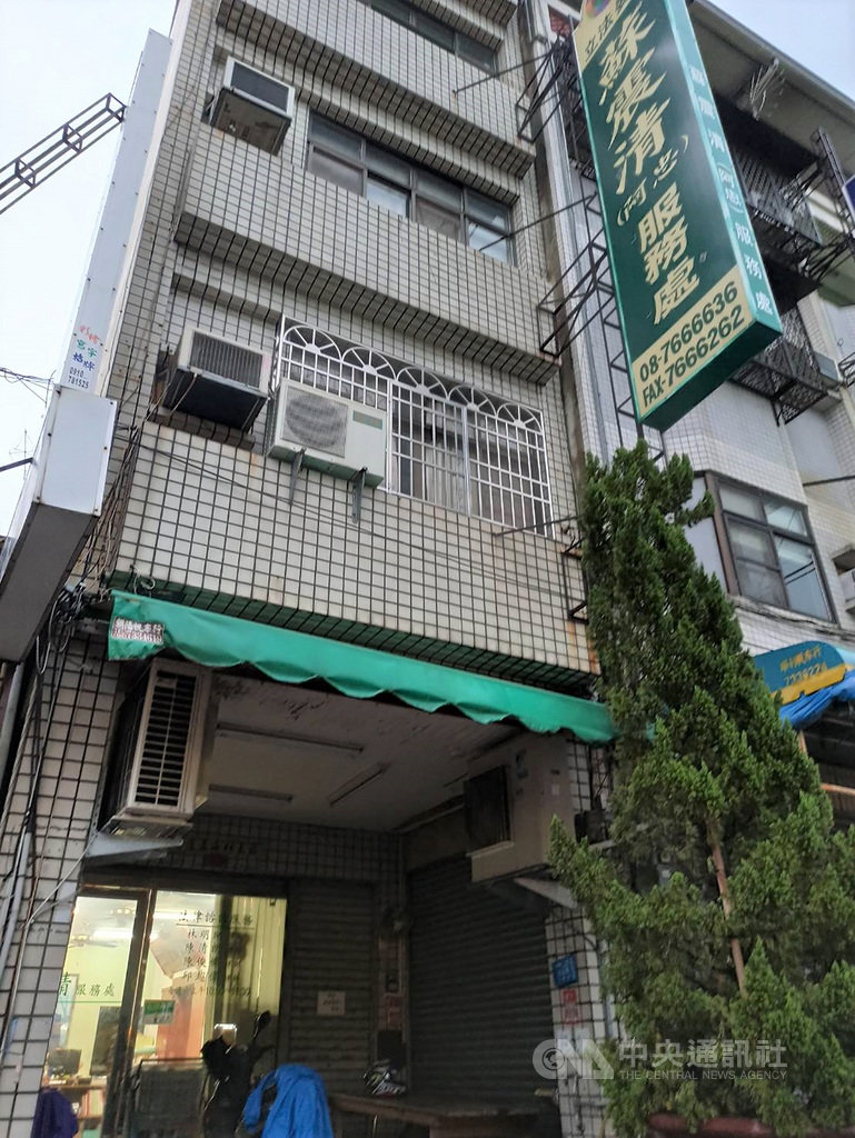 民進黨籍立委蘇震清因涉及收賄案,4日下午被法院裁定收押禁見,黨內也祭出停權處分。屏東縣內6個蘇震清服務處午後仍照常服務。中央社記者郭芷瑄攝 109年8月4日