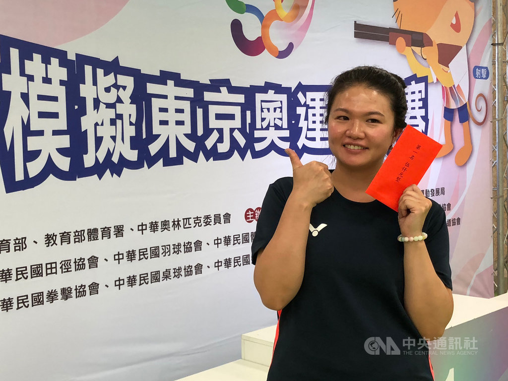 台灣射擊女將田家榛5日在模擬東京奧運對抗賽25公尺運動手槍項目決賽,以30分摘金,她笑著說,決賽打到後面,手都開始抖。中央社記者黃巧雯攝 109年8月5日