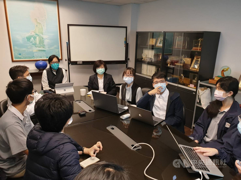 花蓮慈濟大學、台北慈濟醫院、中研院合作開發「新型冠狀病毒肺炎抗體快篩試劑」,6月起陸續向歐盟、美國FDA、印尼等國提出認證,已獲得印尼衛生部核准輸入。(花蓮慈濟大學提供)中央社記者張祈傳真 109年8月5日