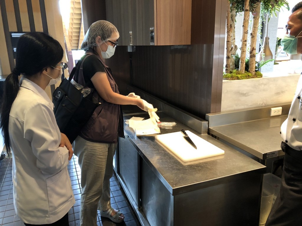 宜蘭縣衛生局5日表示,至少59名民眾疑似在宜蘭礁溪老爺酒店自助餐廳用餐後,發生上吐下瀉症狀,已要求自助餐廳從即日起暫停營業,並派員前往採集多件環境檢體及飲用水檢體送驗。(衛生局提供)中央社記者沈如峰宜蘭縣傳真 109年8月5日