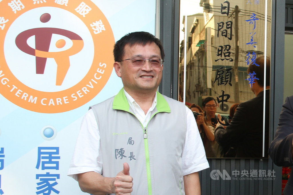 有媒體報導,台南市政府衛生局長陳怡遭指控與已婚的女祕書有婚外情,被女祕書的前夫告上法院求償。5日上午有不少媒體前往台南市衛生局,希望陳怡出面說明此事,但陳怡沒有露面。圖為陳怡昔日出席公開活動。中央社記者楊思瑞攝 109年8月5日
