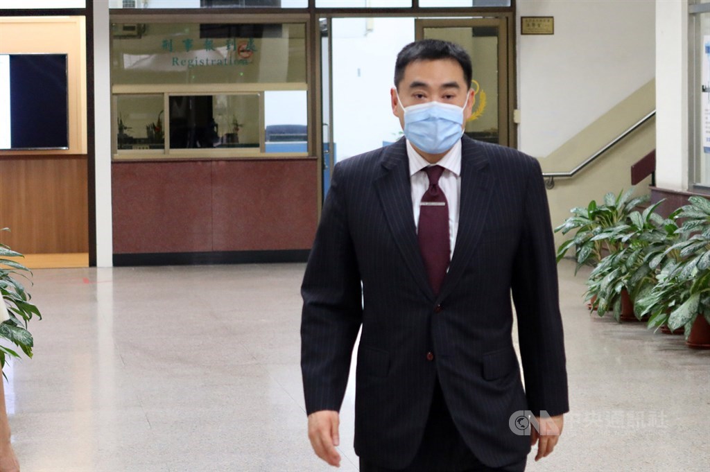 新光人壽副總經理吳欣盈指控前夫華南銀行副董事長林知延(圖)請業者裝GPS跟監,高院更一審5日判林知延拘役15天,可易科罰金1.5萬元確定。(中央社檔案照片)