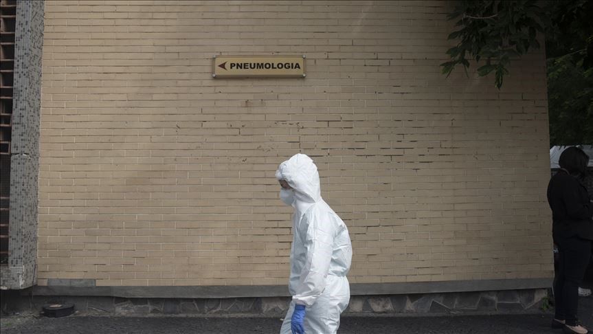 根據路透社統計,拉丁美洲4日超越歐洲,成為全球武漢肺炎亡故人數最多的地區。圖為里約一間醫院的醫護人員。(安納杜魯新聞社)