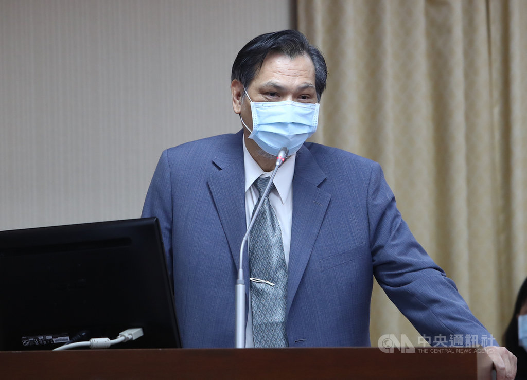 針對政府開放外籍生卻獨排除陸生,陸委會主委陳明通(圖)6日應邀在立法院向立委說明陸配子女、陸生及團聚陸配的返台規劃進度。中央社記者王騰毅攝 109年8月6日