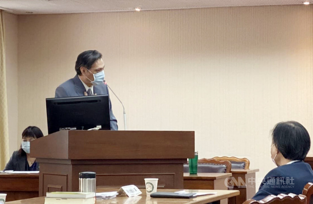針對陸生政策轉折,大陸委員會主任委員陳明通表示,不管陸配子女或陸生,都有充分配套,也會提到行政院的國境管理會議討論。但沒有體察最新疫情情況就宣布。中央社記者賴言曦攝 109年8月6日