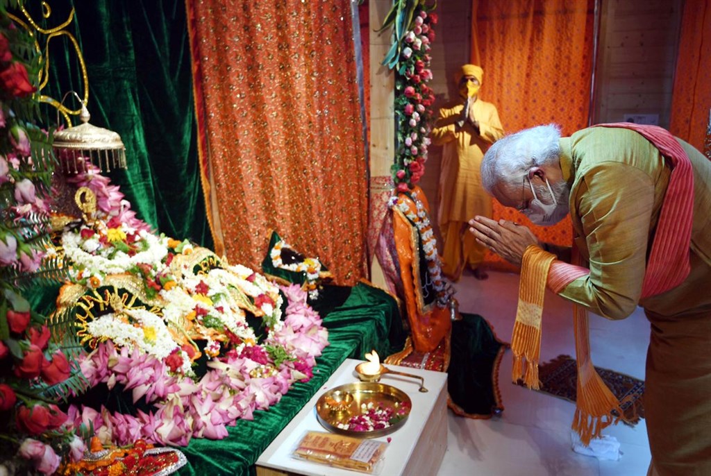 印度總理莫迪出席印度教神明羅摩神廟奠基儀式。(圖取自facebook.com/narendramodi)