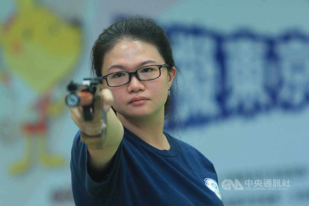 模擬東京奧運對抗賽7日在公西靶場舉行射擊項目賽事,射擊女將田家榛在男女10公尺空氣手槍決賽中拿下銀牌佳績。中央社記者吳家昇攝 109年8月7日