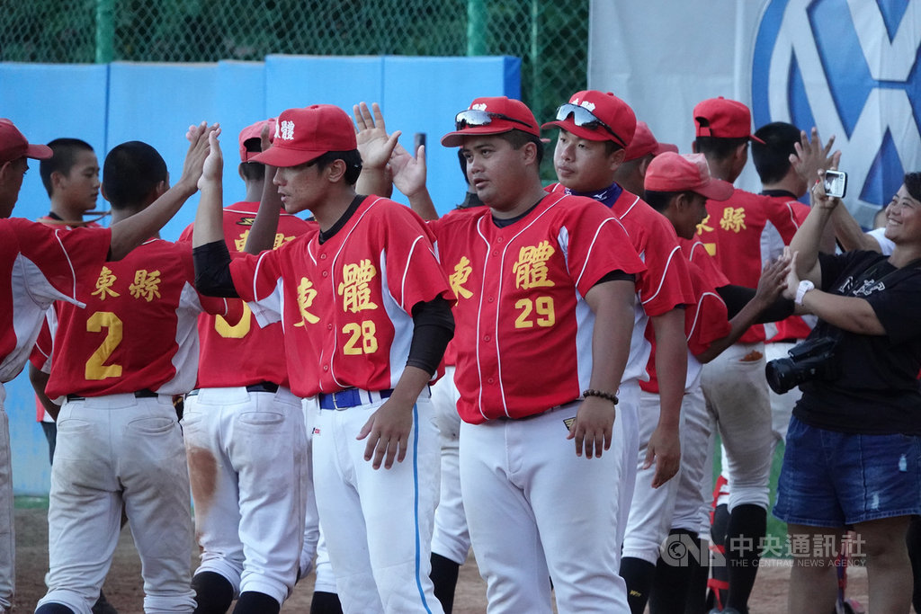2020夢想大聯盟棒球邀請賽7日在台東舉行冠軍戰,地主東體紅隊(圖)與高雄忠孝國中爭冠,東體紅隊投打發揮,終場以6比4將冠軍留下。中央社記者謝靜雯攝 109年8月7日