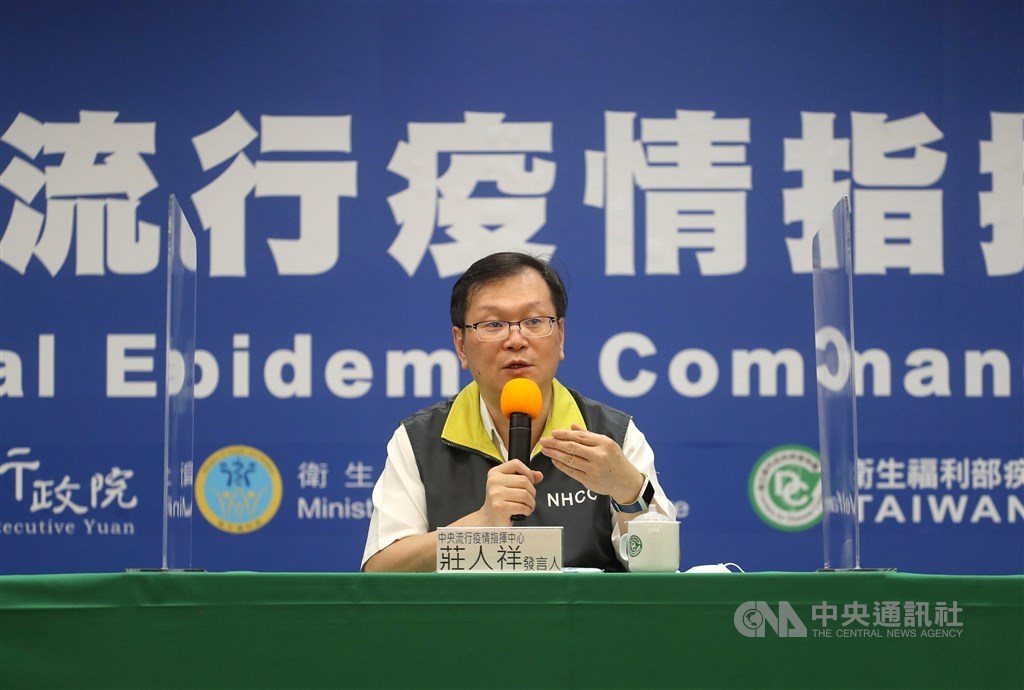 台籍50多歲女性在香港確診武漢肺炎,指揮中心發言人莊人祥8日說,目前已經調閱到足跡,且正針對接觸者訪談中,35名採檢對象中已採檢5名,目前還沒有結果。(中央社檔案照片)