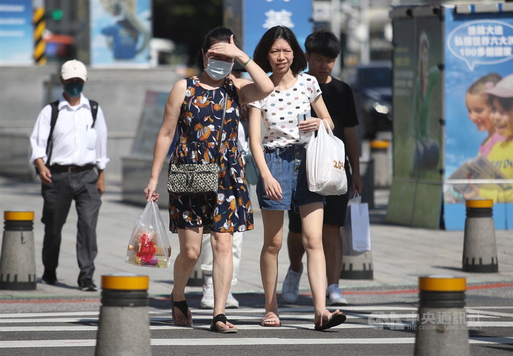 氣象局表示,9日各地大多為多雲到晴。中央社記者張新偉攝 109年8月6日