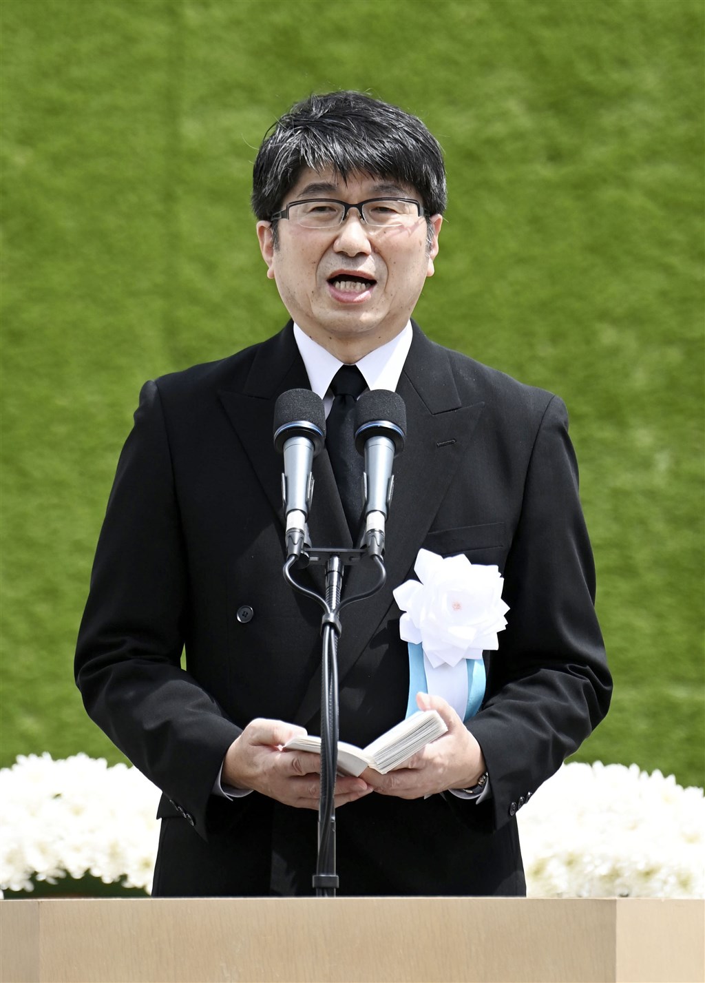 日本長崎市長田上富久9日在原子彈轟炸75週年紀念儀式上,再度呼籲日本政府簽署並批准禁止核武器條約。(共同社)
