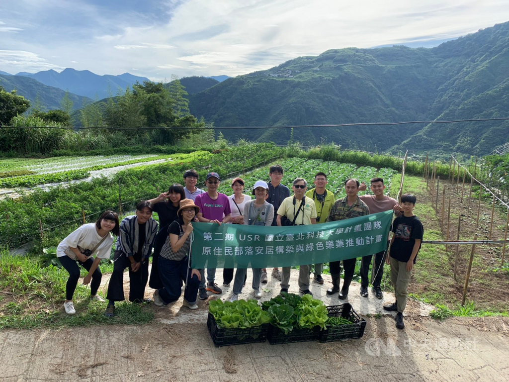 台北科技大學執行「原住民部落安居構築與綠色樂業計畫」,今年啟動第2期計畫,師生團隊前進新竹縣尖石鄉石磊部落,替年久失修的靈修小屋再設計,盼為部落環境注入新能量。(北科大提供)中央社記者許秩維傳真 109年8月11日