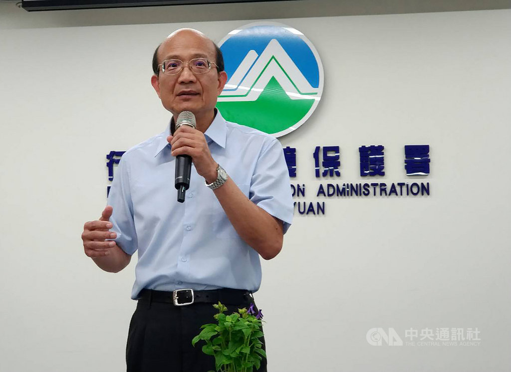 環保署環境督察總隊技監林佐祥11日表示,據108年統計,估算約有90餘萬公噸廚餘被當作垃圾送進焚化爐,若這些廚餘能從垃圾中分離出來,對焚化爐會有很大幫助,因此除協助地方設置多元處理設備外,同時也呼籲民眾惜食。中央社記者張雄風攝 109年8月11日