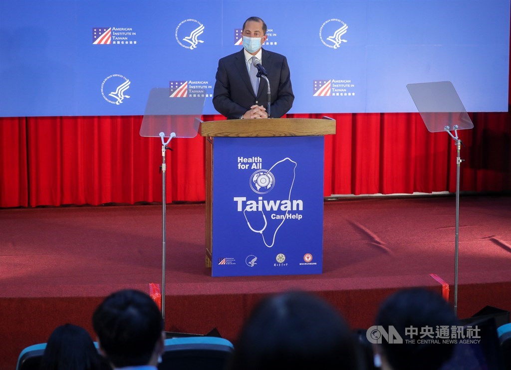 美國衛生部長艾薩(Alex Azar)(圖)11日下午到台大公衛學院演講,由前副總統陳建仁擔任引言人,衛福部長陳時中、台大副校長張上淳及多名台灣公衛專家都出席與會。中央社記者裴禛攝 109年8月11日